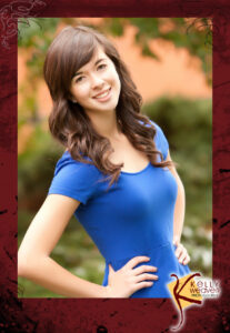 Littleton Senior Picture of a girl in a field