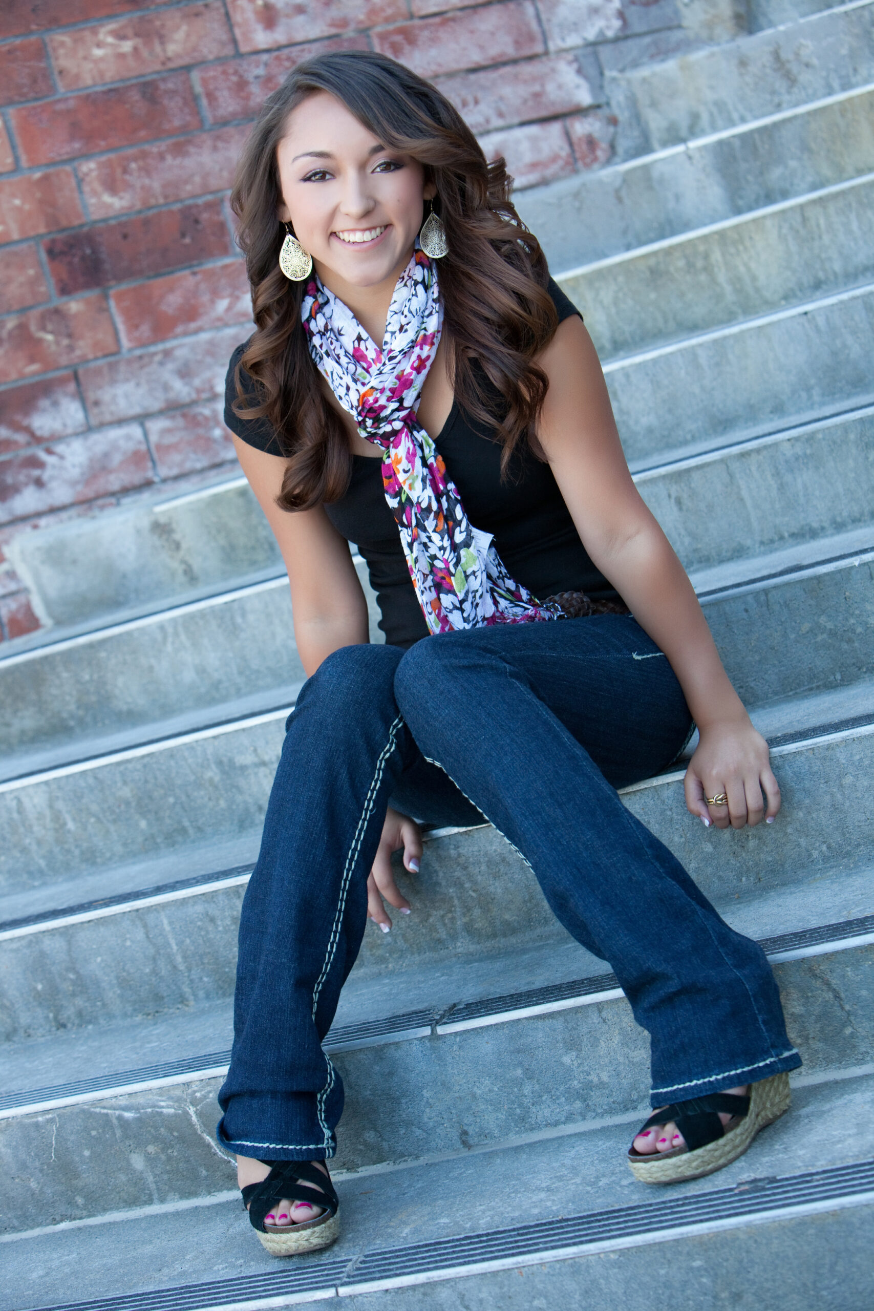 Teenage girl posing for Senior portraits Stock Photo - Alamy