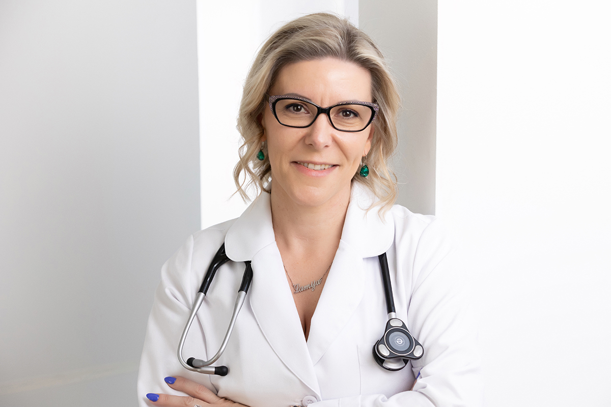 headshot of a female medical doctor in Littleton, CO